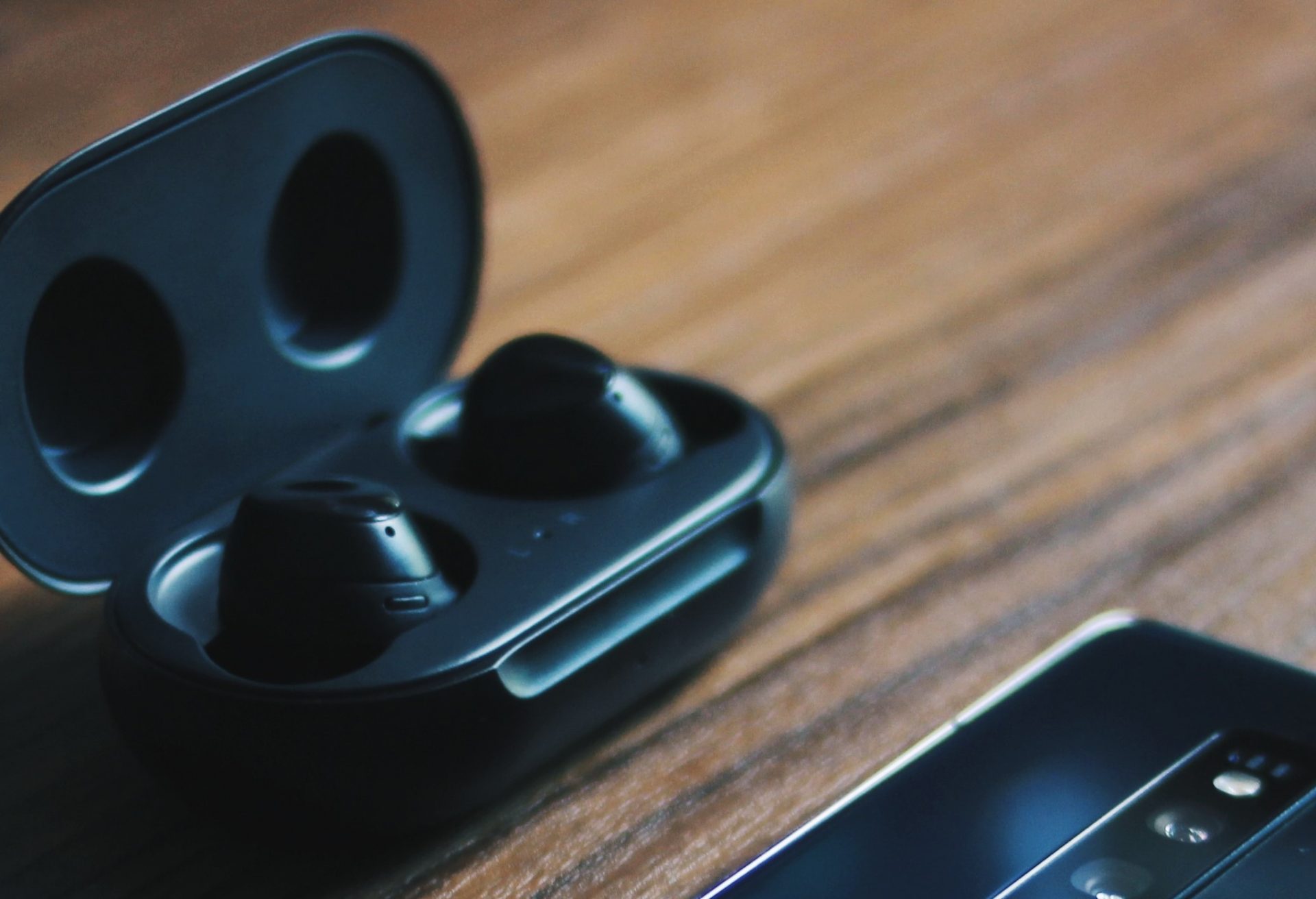 True Wireless Hearables Market Beats Expectations in 2019 with Apple to Continue Dominating in 2020